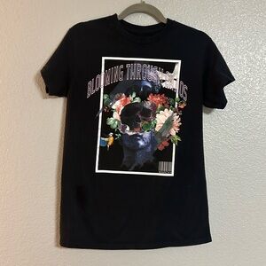 Women’s black white pink flower graphic T shirt size small